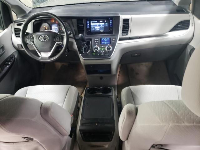 2017 Toyota Sienna LE