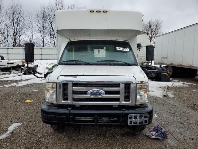 2008 Ford Econoline E450 Super Duty Cutaway Van