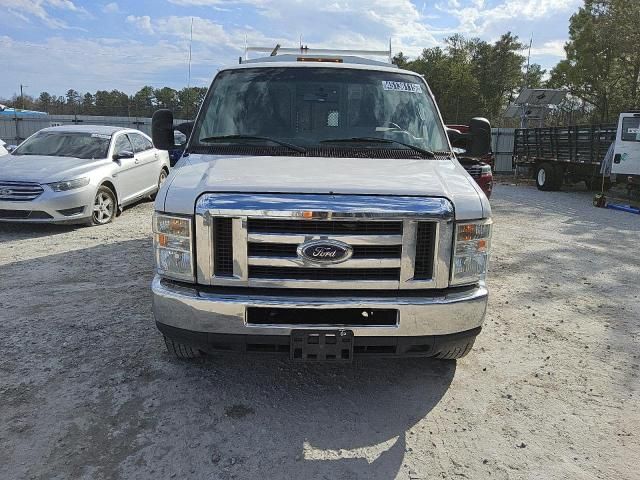 2016 Ford Econoline E350 Super Duty Cutaway Van