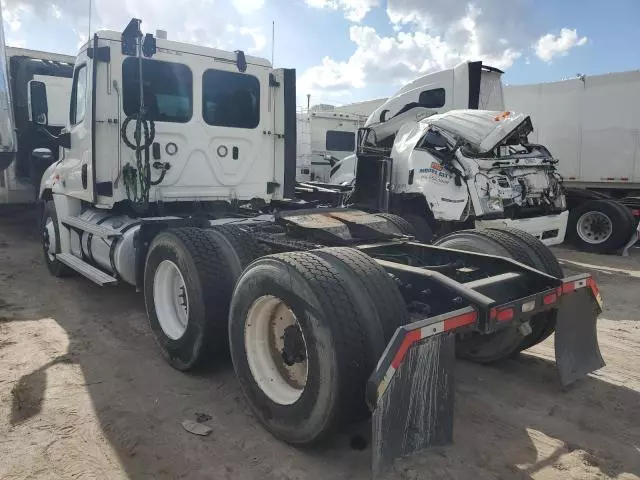 2020 Freightliner Cascadia 125