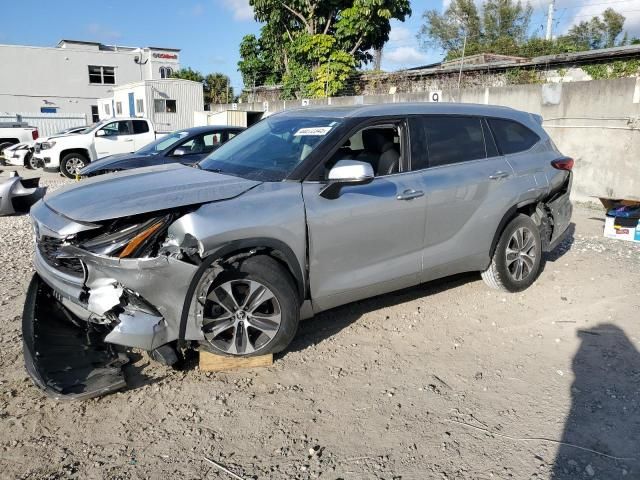 2022 Toyota Highlander Hybrid XLE