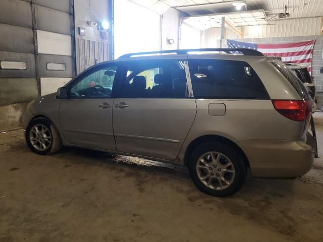 2004 Toyota Sienna XLE