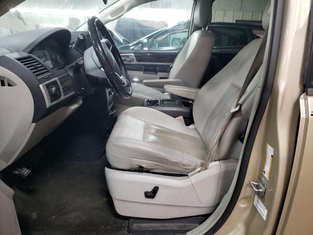 2010 Chrysler Town & Country Touring