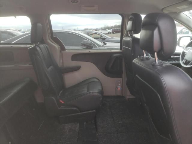 2012 Chrysler Town & Country Touring L