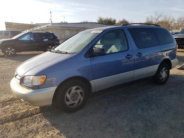 2000 Toyota Sienna LE