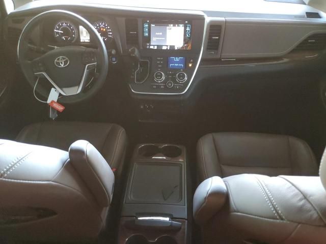 2017 Toyota Sienna XLE