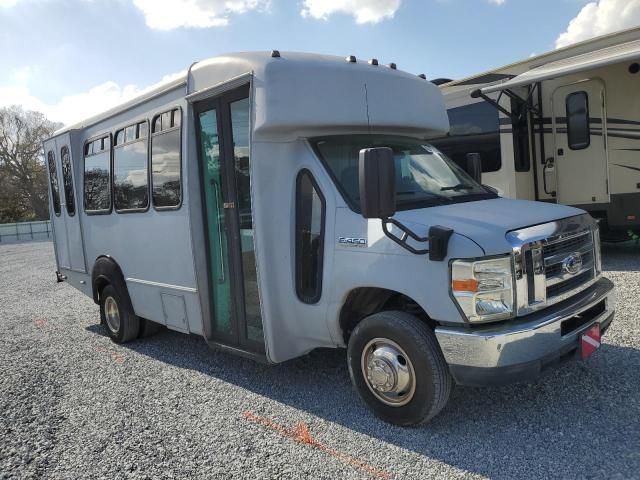 2011 Ford Econoline E450 Super Duty Cutaway Van