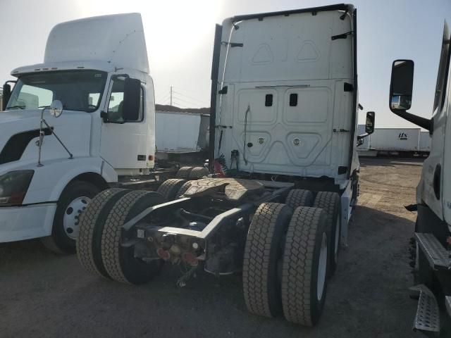 2019 Freightliner Cascadia 126