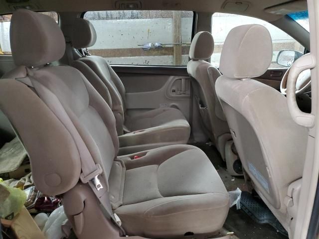 2005 Toyota Sienna CE