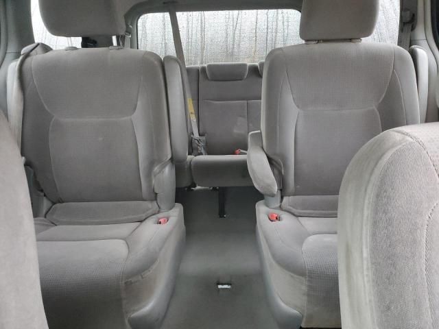 2004 Toyota Sienna CE