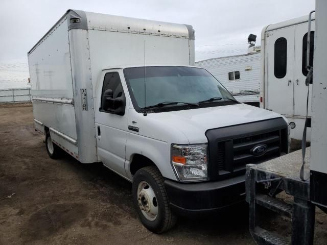 2018 Ford Econoline E350 Super Duty Cutaway Van