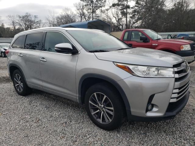 2017 Toyota Highlander SE