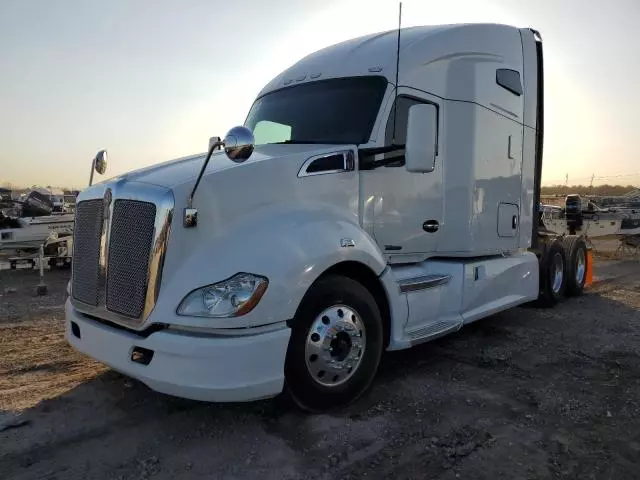 2019 Kenworth T680 Semi Truck