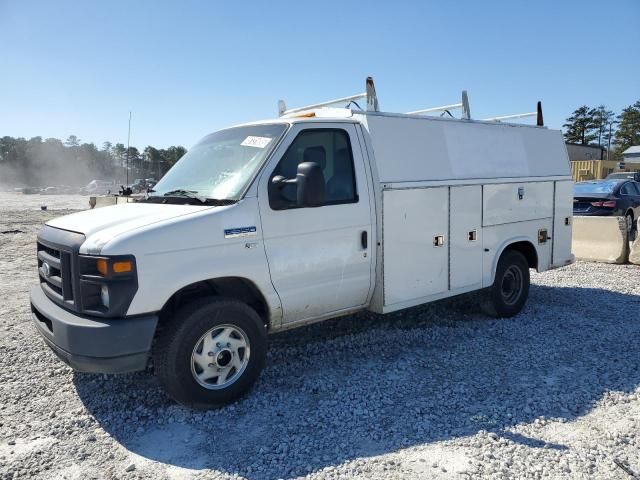 2012 Ford Econoline E350 Super Duty Cutaway Van