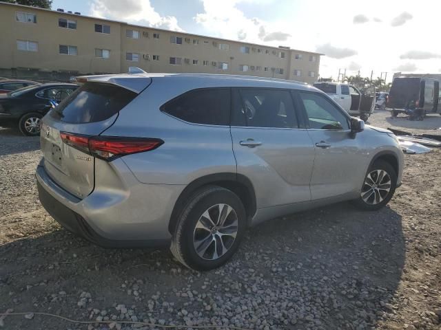 2022 Toyota Highlander Hybrid XLE