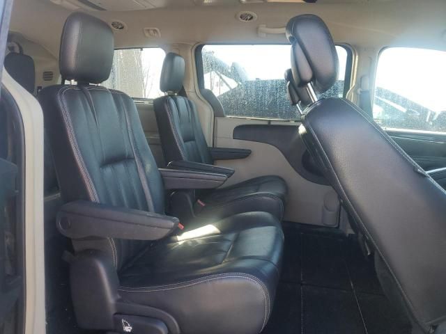 2012 Chrysler Town & Country Touring L