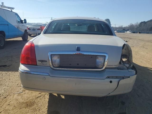 2005 Lincoln Town Car Signature