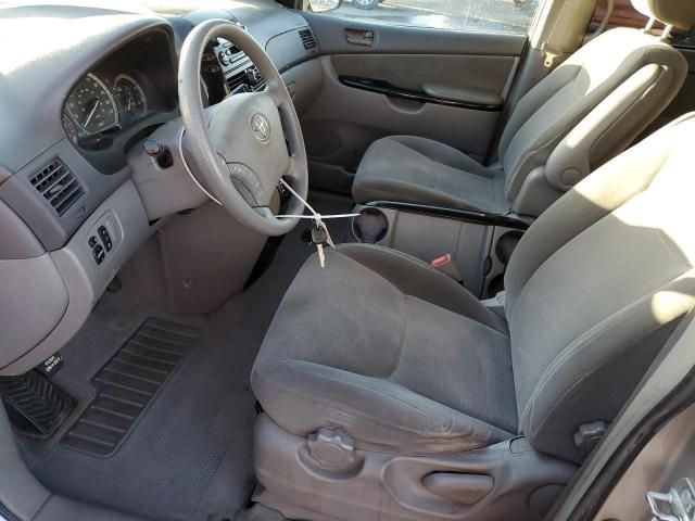 2004 Toyota Sienna CE