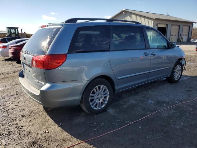 2010 Toyota Sienna XLE