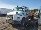 2000 Freightliner Medium Conventional FL70