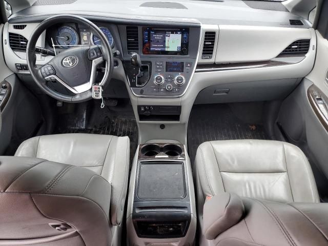 2016 Toyota Sienna XLE