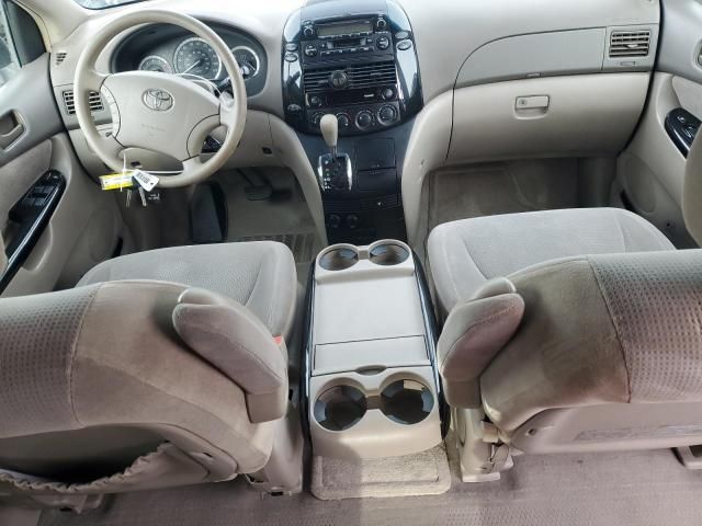 2004 Toyota Sienna CE