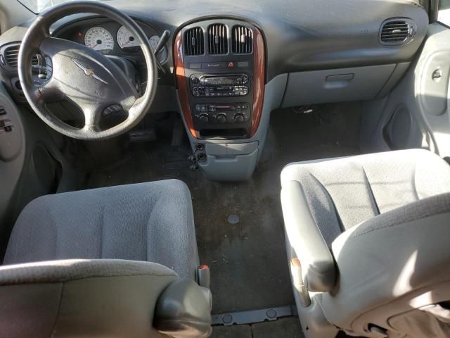 2005 Chrysler Town & Country LX