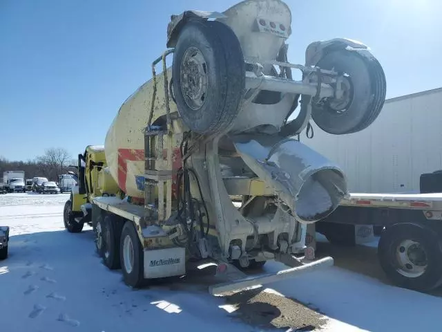 2004 Kenworth Construction W900