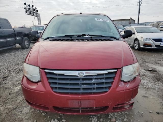 2006 Chrysler Town & Country LX