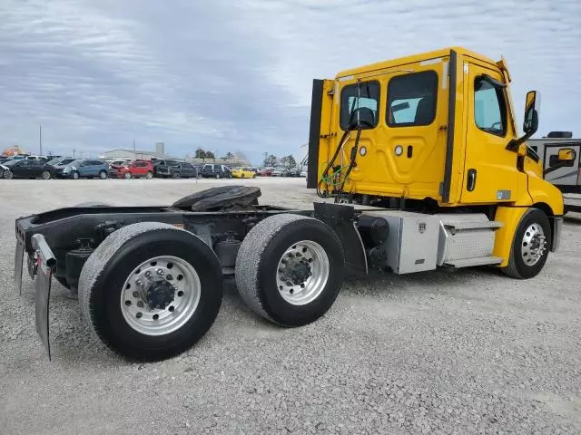 2021 Freightliner Cascadia Semi Truck