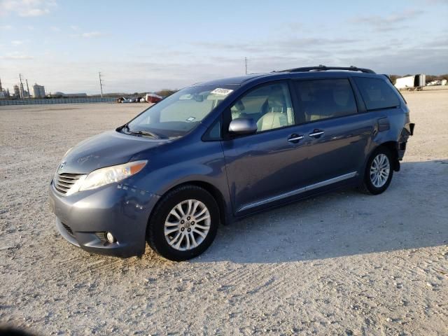 2013 Toyota Sienna XLE