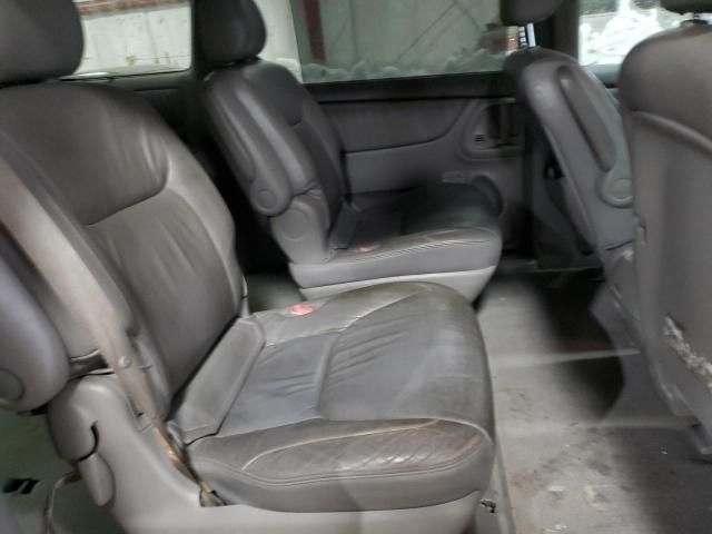 2004 Toyota Sienna XLE