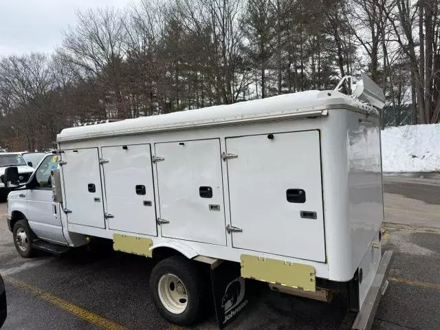 2018 Ford Econoline E450 Super Duty Cutaway Van