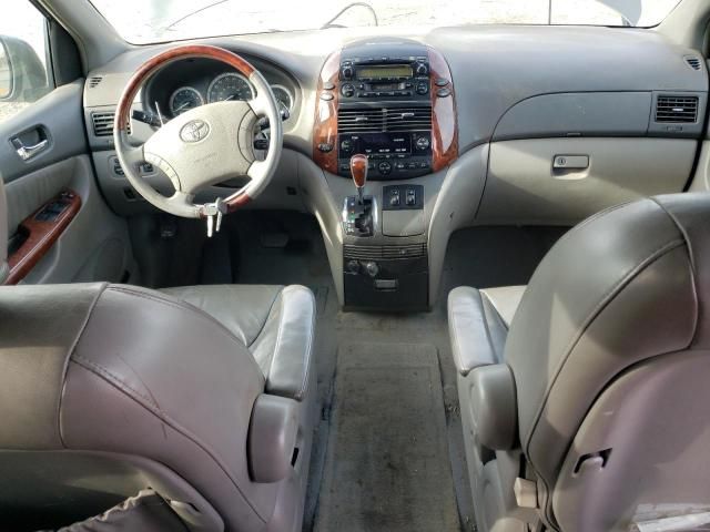 2004 Toyota Sienna XLE