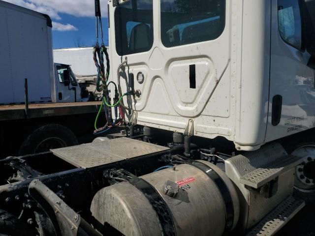 2019 Freightliner Cascadia 126 Semi Truck