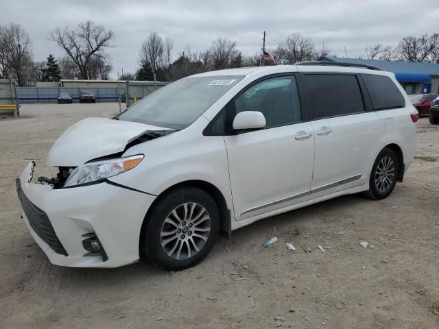 2018 Toyota Sienna XLE