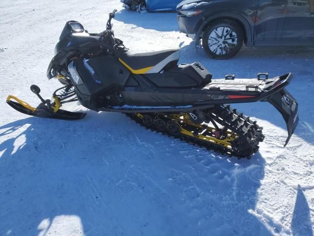 2024 Skidoo 2024 Skidoo Renegade