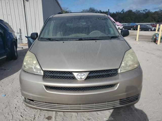 2004 Toyota Sienna CE