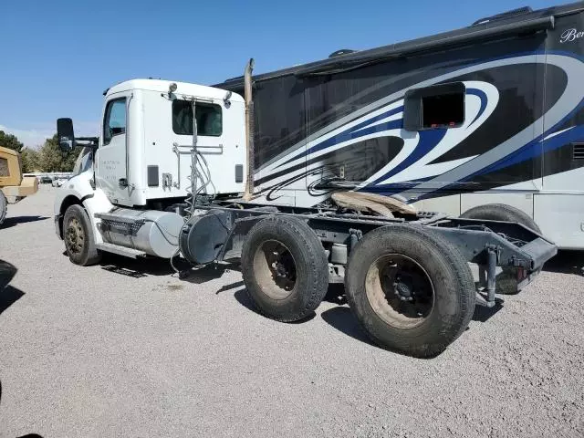 2017 Kenworth Construction T680