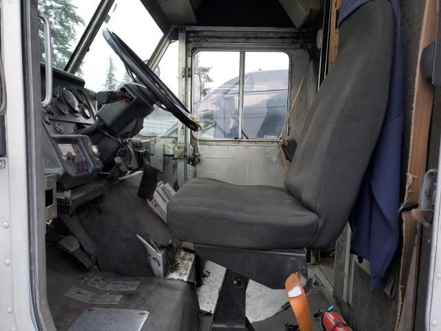 2001 Freightliner Chassis M Line WALK-IN Van