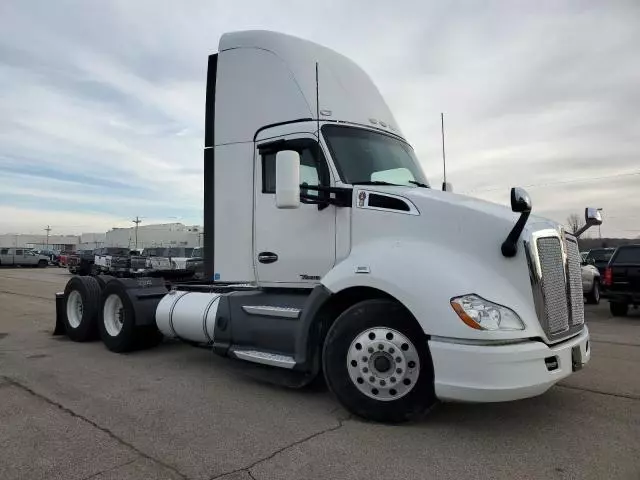 2018 Kenworth Construction T680