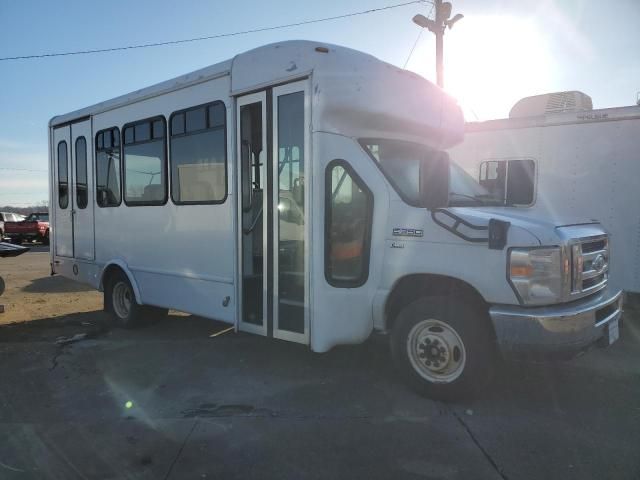 2016 Ford Econoline E350 Super Duty Cutaway Van