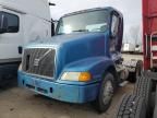 2000 Volvo VN Semi Truck