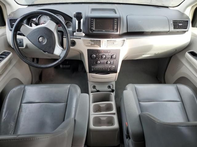 2010 Volkswagen Routan SE