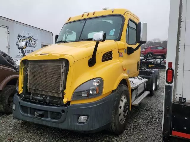 2019 Freightliner Cascadia 113