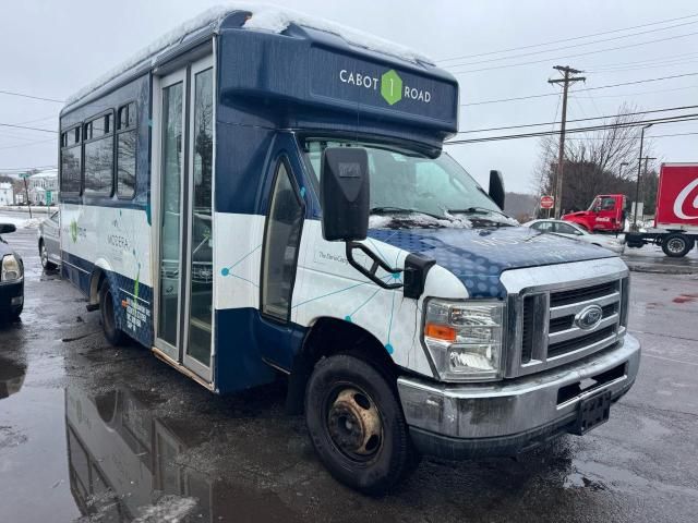 2012 Ford Econoline E350 Super Duty Cutaway Van