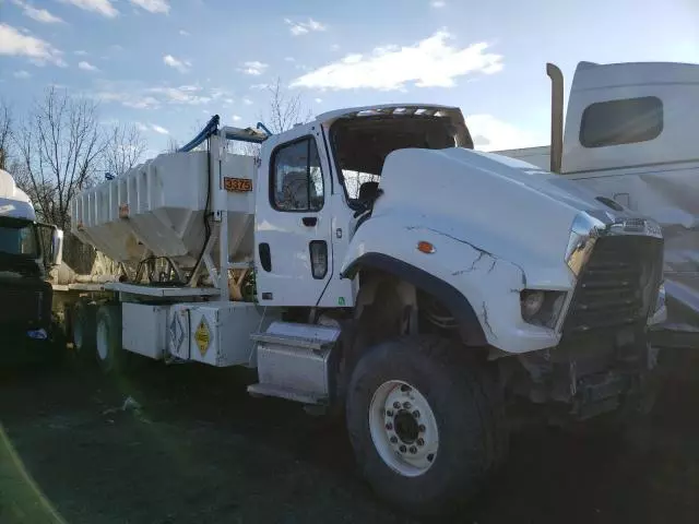 2021 Freightliner 114SD