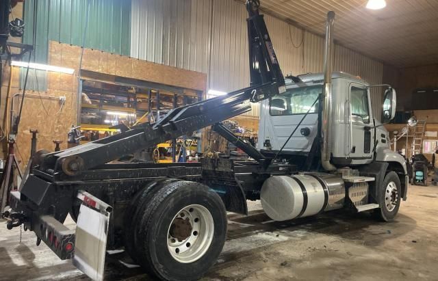 2014 Mack 600 CXU600