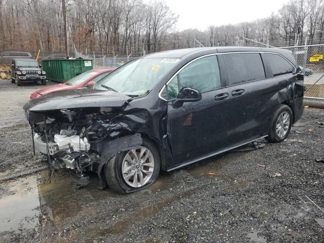 2024 Toyota Sienna LE