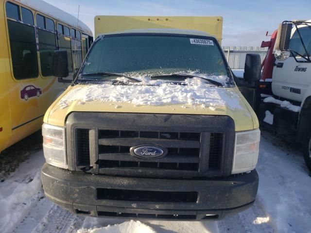 2019 Ford Econoline E450 Super Duty Cutaway Van